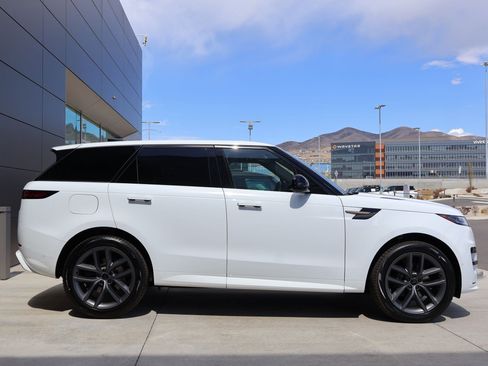 New 2026 Land Rover Range Rover Sport Dynamic SE image 4
