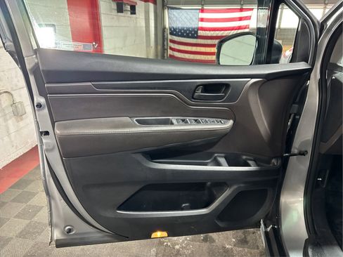 Used 2018 Honda Odyssey LX image 17