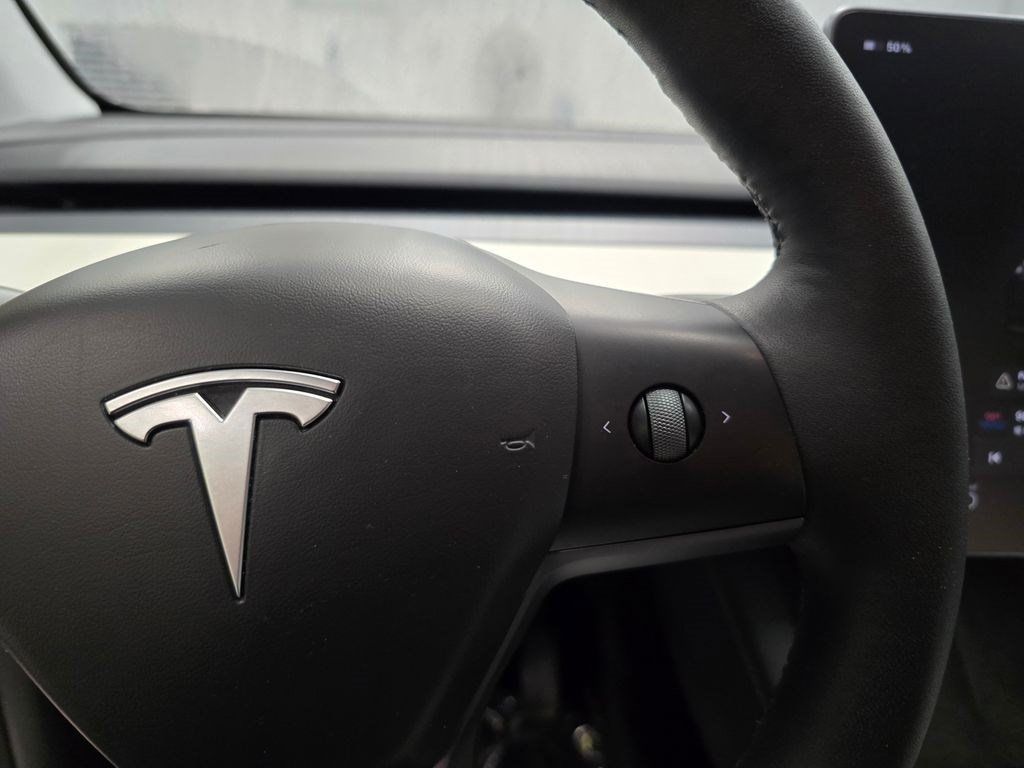 Used 2024 Tesla Model Y Long Range AWD/4WD image 24