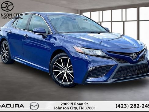 Used 2023 Toyota Camry SE w/ Cold Weather Package FWD image 12