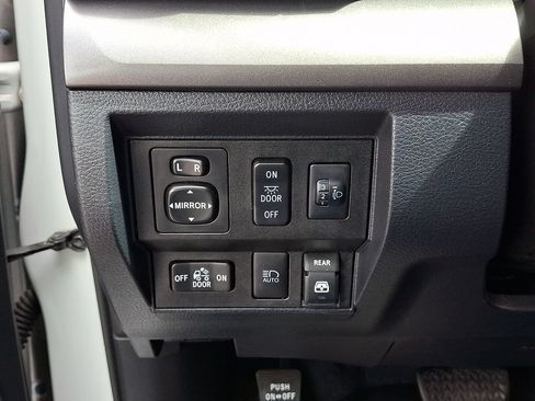 Used 2019 Toyota Tundra SR5 w/ TRD Off Road Package AWD/4WD image 27