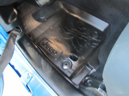 Used 2021 Jeep Gladiator Sport AWD/4WD image 15
