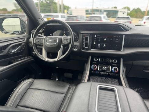 Used 2022 GMC Yukon XL Denali AWD/4WD image 13