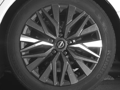 Used 2025 Nissan Altima 2.5 SV FWD image 14