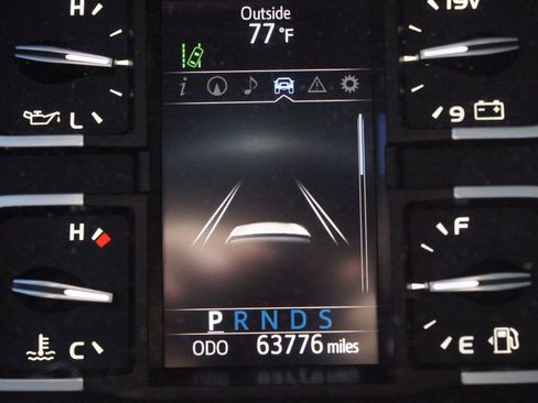 Used 2019 Toyota Tundra Limited w/ Limited Premium Package AWD/4WD image 4
