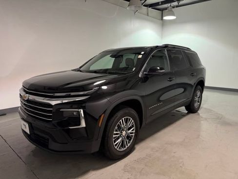 Certified 2026 Chevrolet Traverse LT w/ Driver Confidence Package FWD image 3