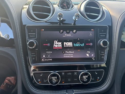 Used 2019 Bentley Bentayga image 4