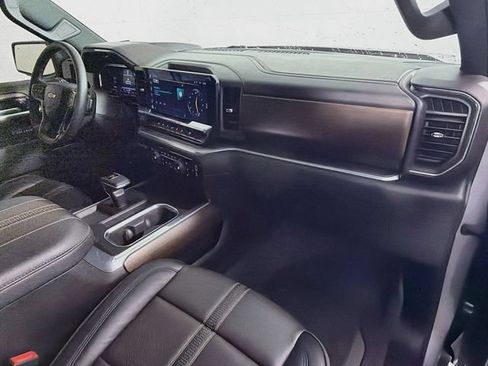 Used 2024 Chevrolet Silverado 1500 High Country w/ High Country Premium Package AWD/4WD image 38