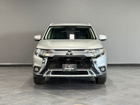 Used 2019 Mitsubishi Outlander SE image 2