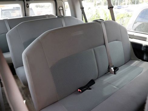 Used 2014 Ford E-350 and Econoline 350 XLT image 16