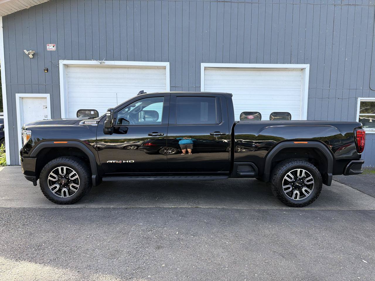 Used 2023 GMC Sierra 2500 AT4 w/ AT4 Premium Plus Package AWD/4WD image 7
