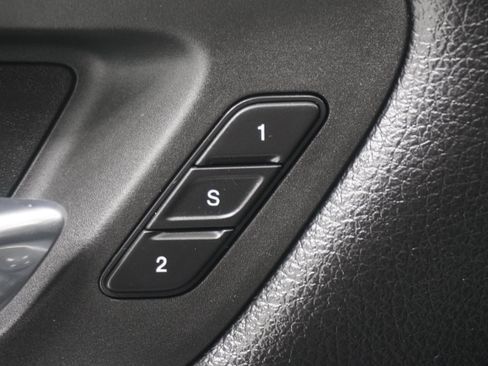 Used 2020 RAM 1500 Laramie RWD image 15