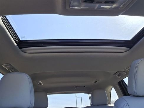 Used 2019 Toyota Highlander XLE image 15