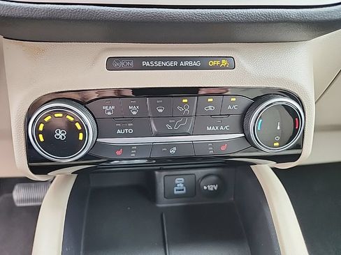 Used 2022 Ford Escape SE w/ Cold Weather Package AWD/4WD image 21