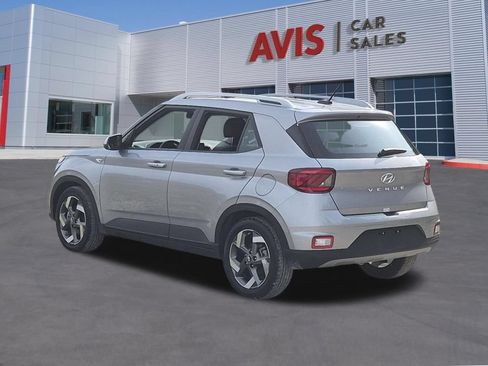 Used 2025 Hyundai Venue SEL FWD image 9