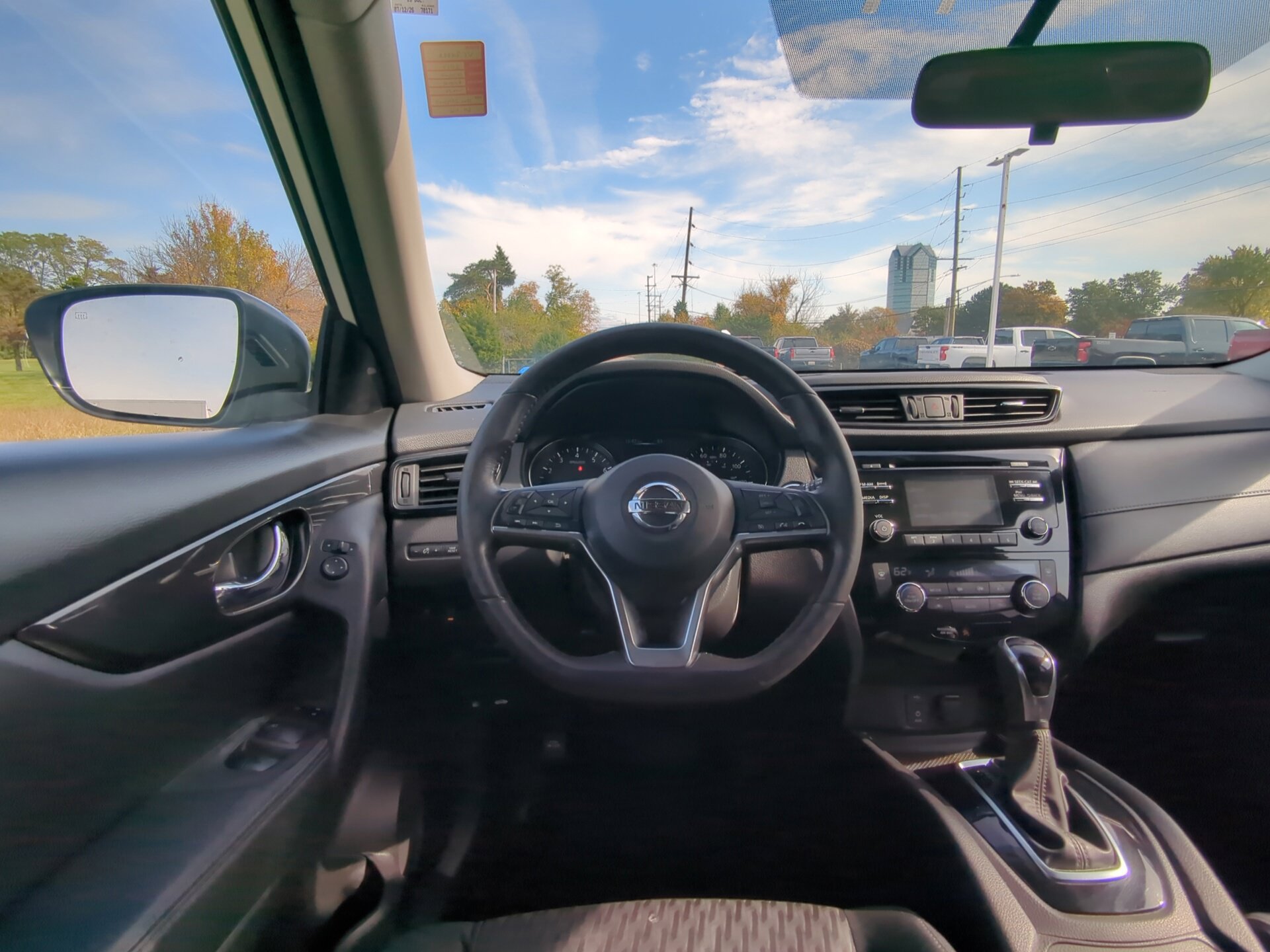 Used 2017 Nissan Rogue SV AWD/4WD image 14
