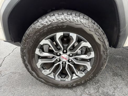 Used 2026 GMC Canyon Denali image 11