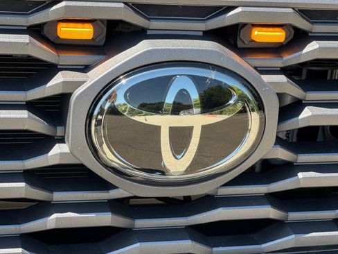 Used 2022 Toyota Tacoma TRD Sport w/ Technology Package AWD/4WD image 47