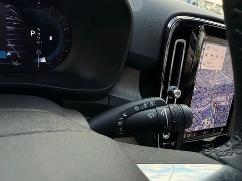 Used 2025 Volvo XC40 B5 Plus w/ Protection Package Premier image 54