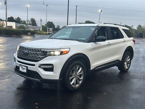 Used 2024 Ford Explorer Limited image 2