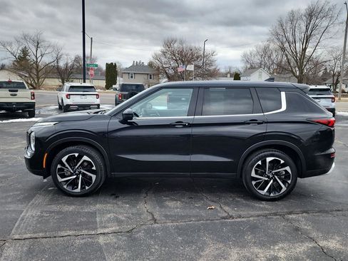 Used 2024 Mitsubishi Outlander SE Black Edition image 2