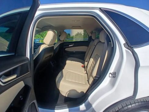 Used 2020 Ford Edge SEL AWD/4WD image 16