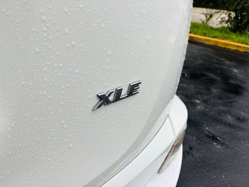 Used 2018 Toyota RAV4 XLE image 9