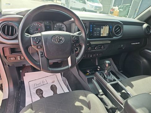 Used 2018 Toyota Tacoma TRD Off-Road AWD/4WD image 16