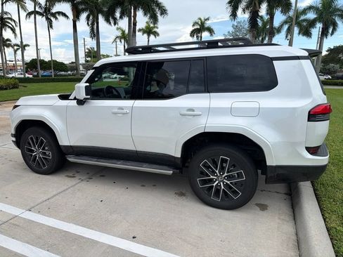 Used 2025 Lexus GX 550 w/ Accessory Package (Z1) AWD/4WD image 12