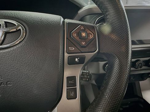 Used 2020 Toyota Tacoma SR5 AWD/4WD image 33