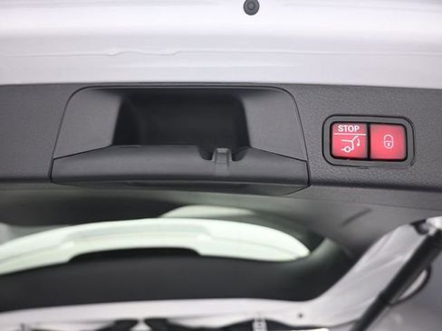 Used 2025 Mercedes-Benz GLB 250 4MATIC w/ Exclusive Package image 23