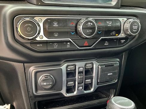 Used 2020 Jeep Gladiator Sport w/ Quick Order Package 24S AWD/4WD image 14