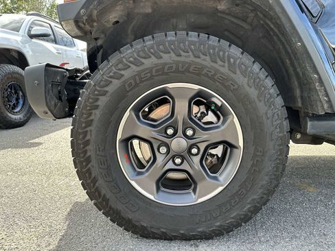 Used 2022 Jeep Gladiator Rubicon w/ LED Lighting Group AWD/4WD image 12