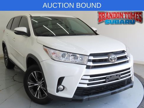 Used 2019 Toyota Highlander Plus FWD image 1