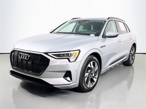 Certified 2022 Audi e-tron Premium w/ Convenience Plus Package image 3