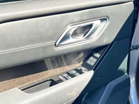 Used 2022 Land Rover Range Rover Velar R-Dynamic S image 18