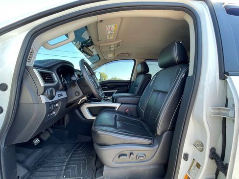 Used 2016 Nissan Titan PRO-4X w/ Pro-4x Convenience Package image 11