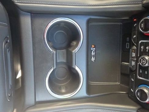 Used 2024 Chevrolet Suburban Z71 w/ Luxury Package image 22