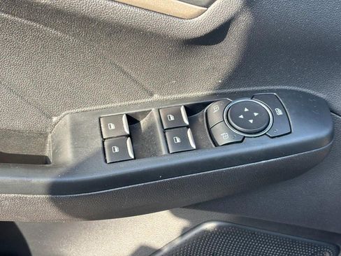 Used 2022 Ford Escape SE w/ SE Sport Appearance Package image 17