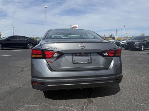 Used 2025 Nissan Altima 2.5 SV FWD image 6