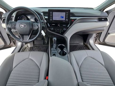 Used 2022 Toyota Camry SE image 9