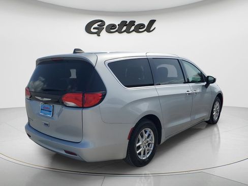 Used 2023 Chrysler Voyager LX FWD image 5