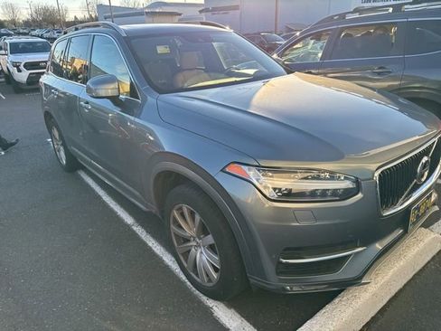 Used 2018 Volvo XC90 T6 Momentum w/ Momentum Plus Package image 1