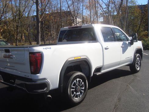 Used 2024 GMC Sierra 3500 SLE w/ Preferred Package image 4