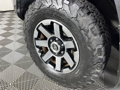Used 2020 Toyota 4Runner TRD Off-Road AWD/4WD image 13