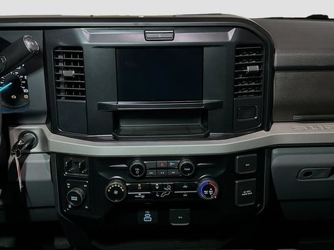New 2026 Ford F350 XLT w/ FX4 Off-Road Package AWD/4WD image 13