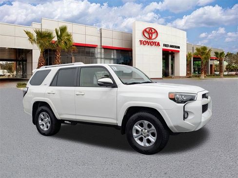 Used 2017 Toyota 4Runner SR5 Premium image 2