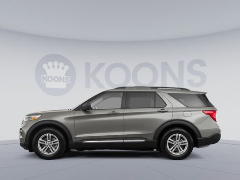 Used 2020 Ford Explorer XLT w/ Comfort Package AWD/4WD image 2