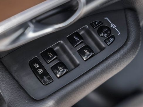 Used 2022 Volvo XC90 T5 Momentum w/ Advanced Package image 38