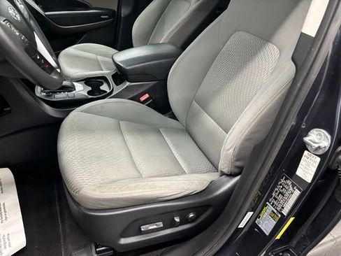 Used 2017 Hyundai Santa Fe SE FWD image 13